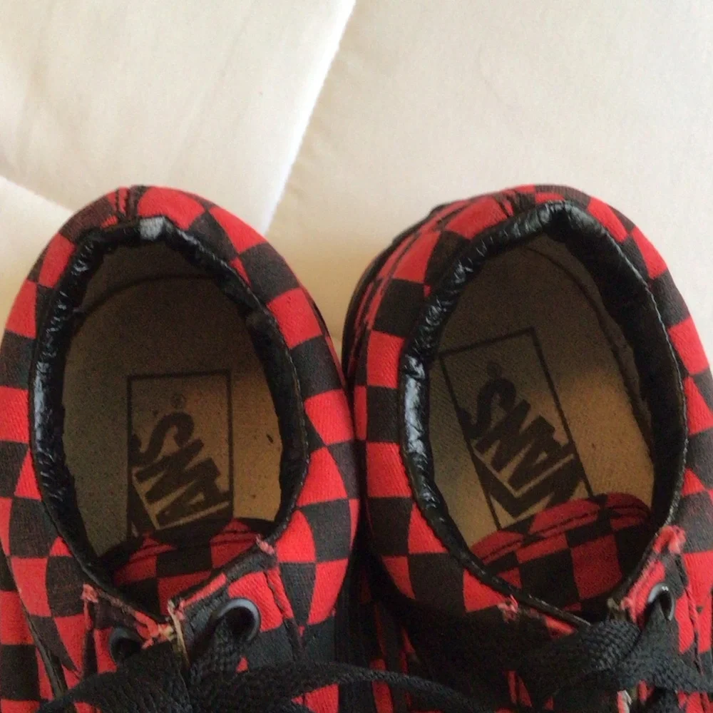Vans - Red and Black Unisex checkerboard Sneakers - Picture 7 of 9
